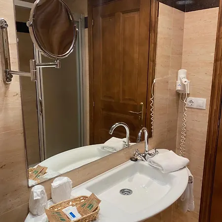 Hotel Do Val Ferreira